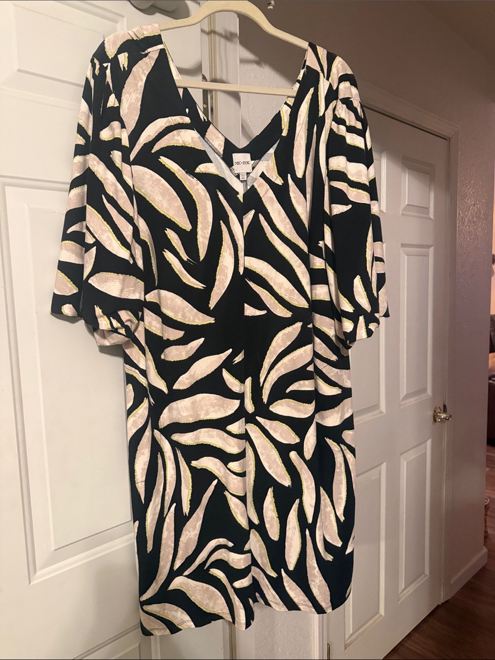 Vince Camuto Black and Cream V-Neck Printed Midi Dress